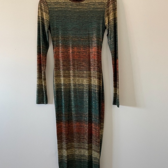 BRAND NEW midi body con dress - Picture 3 of 5